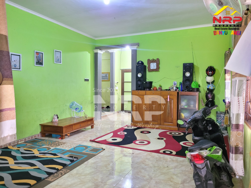 Dijual Rumah Minimalis di Kebalenan - Banyuwangi  Dijual Rumah Minimalis di Kebalenan - Banyuwangi  Dijual Rumah Minimalis di Kebalenan - Banyuwangi&nbsp;
meskipun aksesnya masih tanah, lokasinya terus berkembang dan berada di pusat kota

LT : 200 m2
LB : NRP BANYUWANGI