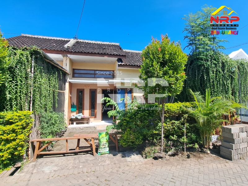 Dijual Rumah Minimalis di Kertosari - Banyuwangi  Dijual rumah di banyuwangi kota  Dijual Rumah Minimalis di Kertosari - Banyuwangi&nbsp;
Dekat Fasilitas Pendidikan, Pebelanjaan, pertokoan dan sentra kuliner,

LT/LB : 120/36 M2 NRP BANYUWANGI