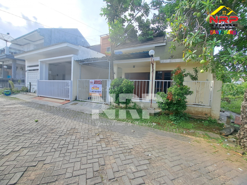 DIJUAL RUMAH MINIMALIS DI TAMANBARU - BANYUWANGI DIJUAL  RUMAH MINIMALIS DI TAMANBARU - BANYUWANGI DIJUAL/DISEWAKAN RUMAH MINIMALIS DI TAMANBARU - BANYUWANGI
Terletak di Kawasan Perumahan dengan keamanan dan fasilitas umum yang lengkap.&nbsp;
Lingkungan NRP BANYUWANGI