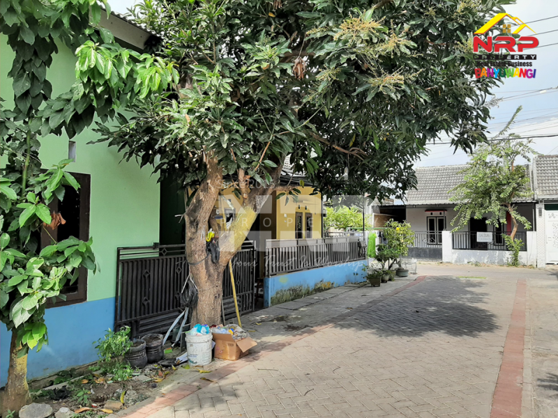 Dijual Rumah Minimalis Hook  di Kertosari - Banyuwangi  Dijual Rumah Minimalis Hook  di Kertosari - Banyuwangi  Dijual Rumah Minimalis Hook&nbsp; di Kertosari - Banyuwangi&nbsp;
Terletak di kawasan bisnis aktif, ramai dan padat penduduk.&nbsp;
Lokasi sangat dekat NRP BANYUWANGI