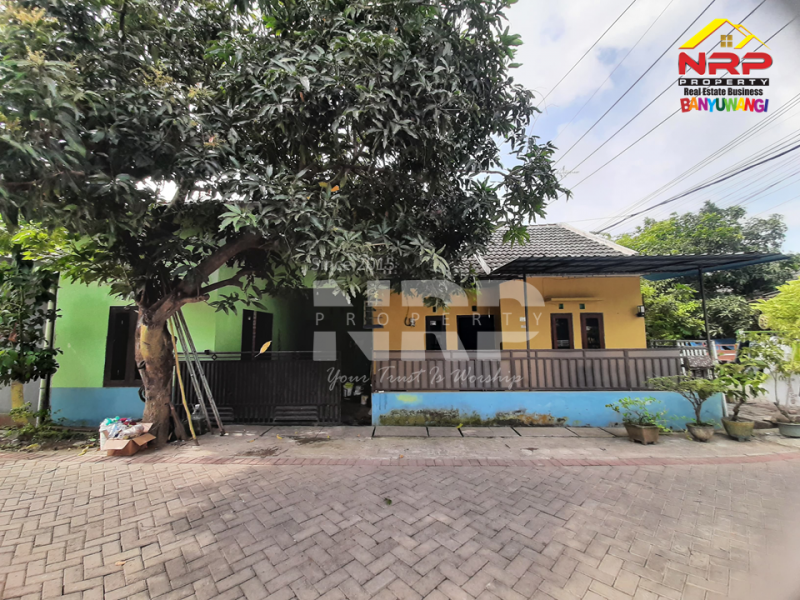 Dijual Rumah Minimalis Hook  di Kertosari - Banyuwangi  Dijual Rumah Minimalis Hook  di Kertosari - Banyuwangi  Dijual Rumah Minimalis Hook&nbsp; di Kertosari - Banyuwangi&nbsp;
Terletak di kawasan bisnis aktif, ramai dan padat penduduk.&nbsp;
Lokasi sangat dekat NRP BANYUWANGI