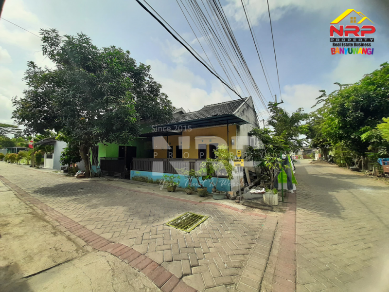 Dijual Rumah Minimalis Hook  di Kertosari - Banyuwangi  Dijual Rumah Minimalis Hook  di Kertosari - Banyuwangi  Dijual Rumah Minimalis Hook&nbsp; di Kertosari - Banyuwangi&nbsp;
Terletak di kawasan bisnis aktif, ramai dan padat penduduk.&nbsp;
Lokasi sangat dekat NRP BANYUWANGI
