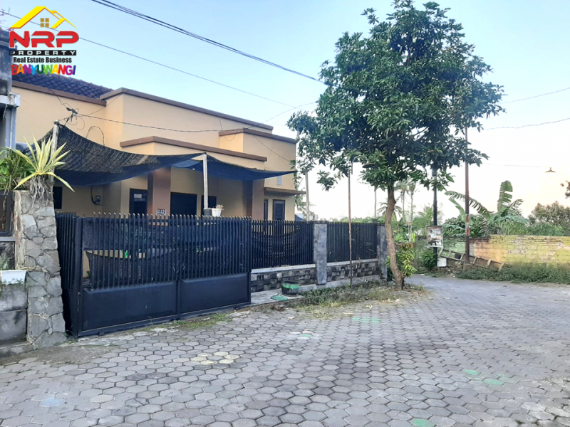 Dijual Rumah Minimalis Hook Siap Huni di Jl. Agus Salim - Banyuwangi Dijual Rumah Minimalis Hook Siap Huni di Jl. Agus Salim - Banyuwangi Dijual Rumah Minimalis Hook Siap Huni di Jl. Agus Salim - Banyuwangi
Lokasi Strategis Cocok Untuk Hunian.&nbsp;

Luas Tanah : 132 m2 SHM
Luas Bangunan : NRP BANYUWANGI