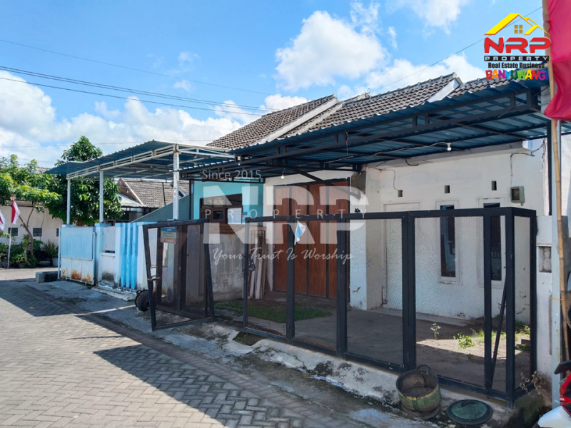 Dijual Rumah minimalis murah di Kertosari Banyuwangi  Dijual Rumah minimalis murah di Kertosari Banyuwangi  Dijual Rumah minimalis murah di Kertosari Banyuwangi&nbsp;
Terletak di kawasan bisnis aktif, ramai dan padat penduduk.&nbsp;
Lokasi sangat dekat dengan NRP BANYUWANGI
