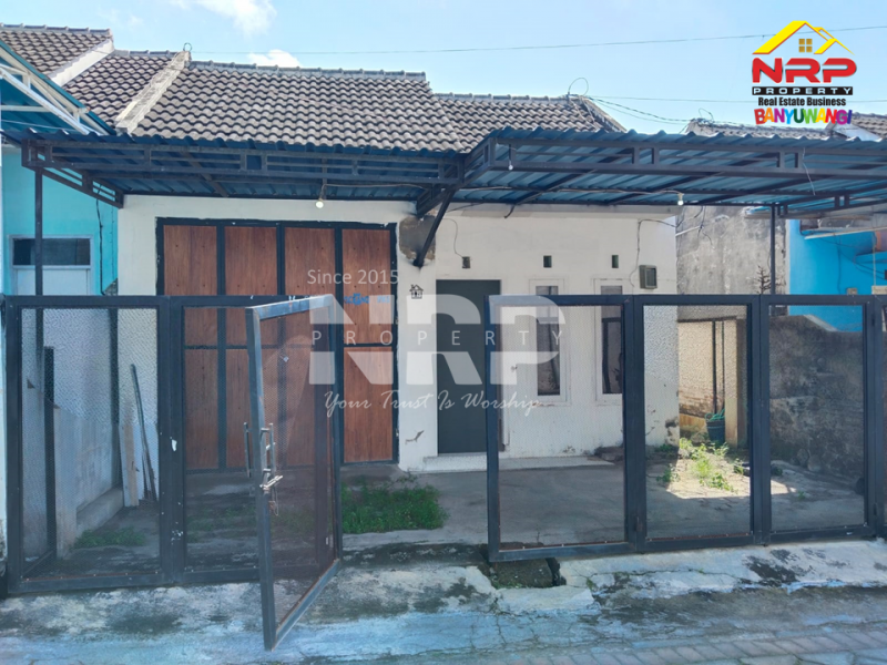 Dijual Rumah minimalis murah di Kertosari Banyuwangi  Dijual Rumah minimalis murah di Kertosari Banyuwangi  Dijual Rumah minimalis murah di Kertosari Banyuwangi&nbsp;
Terletak di kawasan bisnis aktif, ramai dan padat penduduk.&nbsp;
Lokasi sangat dekat dengan NRP BANYUWANGI