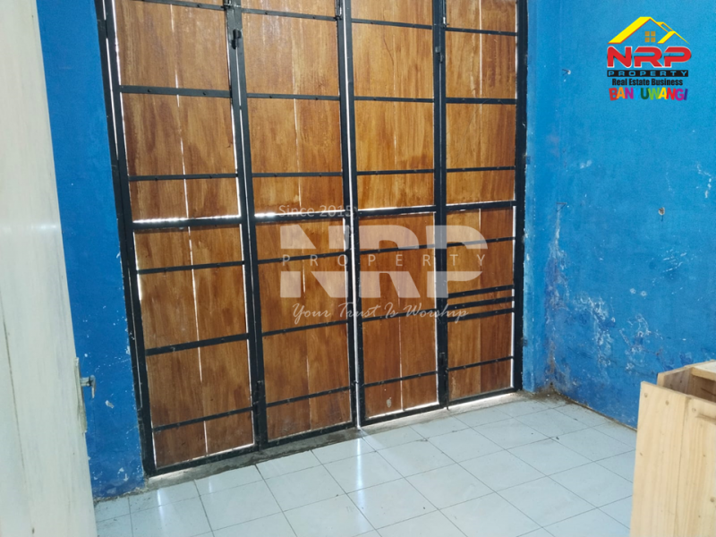 Dijual Rumah minimalis murah di Kertosari Banyuwangi  Dijual Rumah minimalis murah di Kertosari Banyuwangi  Dijual Rumah minimalis murah di Kertosari Banyuwangi&nbsp;
Terletak di kawasan bisnis aktif, ramai dan padat penduduk.&nbsp;
Lokasi sangat dekat dengan NRP BANYUWANGI