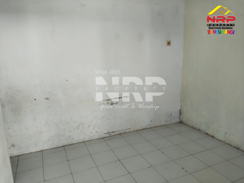 Dijual Rumah minimalis murah di Kertosari Banyuwangi  Dijual Rumah minimalis murah di Kertosari Banyuwangi  Dijual Rumah minimalis murah di Kertosari Banyuwangi&nbsp;
Terletak di kawasan bisnis aktif, ramai dan padat penduduk.&nbsp;
Lokasi sangat dekat dengan NRP BANYUWANGI