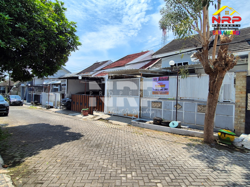 Dijual Rumah Minimalis Murah di Mendut Regency - Banyuwangi   Dijual Rumah Minimalis Murah di Mendut Regency - Banyuwangi   Rumah Minimalis di Mendut Regency - Banyuwangi&nbsp;&nbsp;
Lingkungan perumahan aman, tenang, dan akses mudah kemana-mana.&nbsp;
Perumahan di pusat kota yang NRP BANYUWANGI