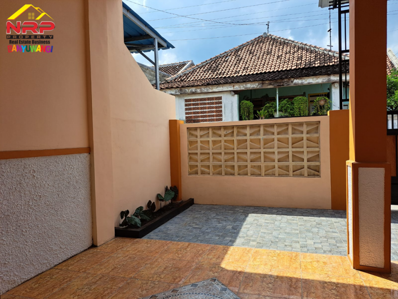 Dijual Rumah Minimalis Siap Huni 100 Meter dari Jalan Kepiting - Banyuwangi  Dijual Rumah Minimalis Siap Huni 100 Meter dari Jalan Kepiting - Banyuwangi  Dijual Rumah Minimalis Siap Huni 100 Meter dari Jalan Kepiting - Banyuwangi
Terletak dikawasan sentra bisnis dan kuliner, pendidikan, dan pertokoan.
Cocok NRP BANYUWANGI