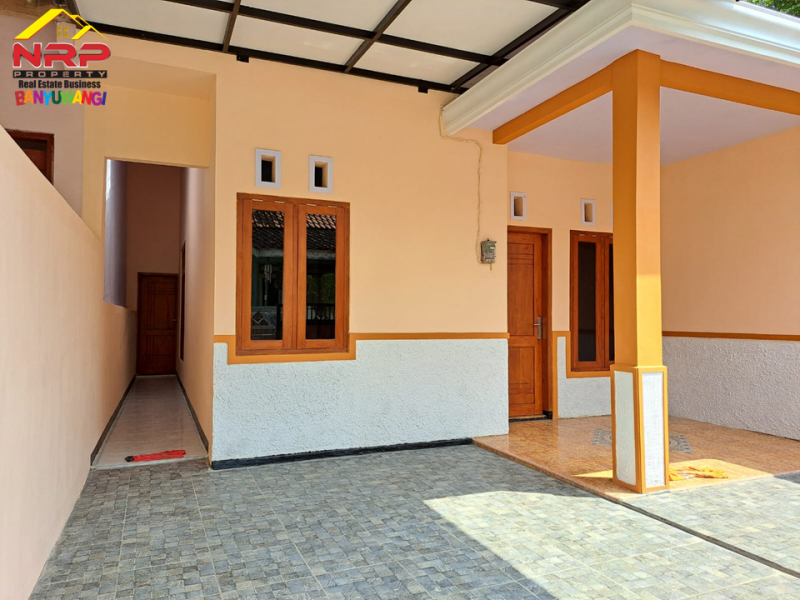 Dijual Rumah Minimalis Siap Huni 100 Meter dari Jalan Kepiting - Banyuwangi  Dijual Rumah Minimalis Siap Huni 100 Meter dari Jalan Kepiting - Banyuwangi  Dijual Rumah Minimalis Siap Huni 100 Meter dari Jalan Kepiting - Banyuwangi
Terletak dikawasan sentra bisnis dan kuliner, pendidikan, dan pertokoan.
Cocok NRP BANYUWANGI