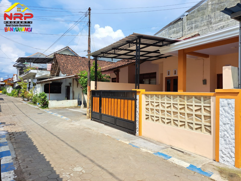 Dijual Rumah Minimalis Siap Huni 100 Meter dari Jalan Kepiting - Banyuwangi  Dijual Rumah Minimalis Siap Huni 100 Meter dari Jalan Kepiting - Banyuwangi  Dijual Rumah Minimalis Siap Huni 100 Meter dari Jalan Kepiting - Banyuwangi
Terletak dikawasan sentra bisnis dan kuliner, pendidikan, dan pertokoan.
Cocok NRP BANYUWANGI