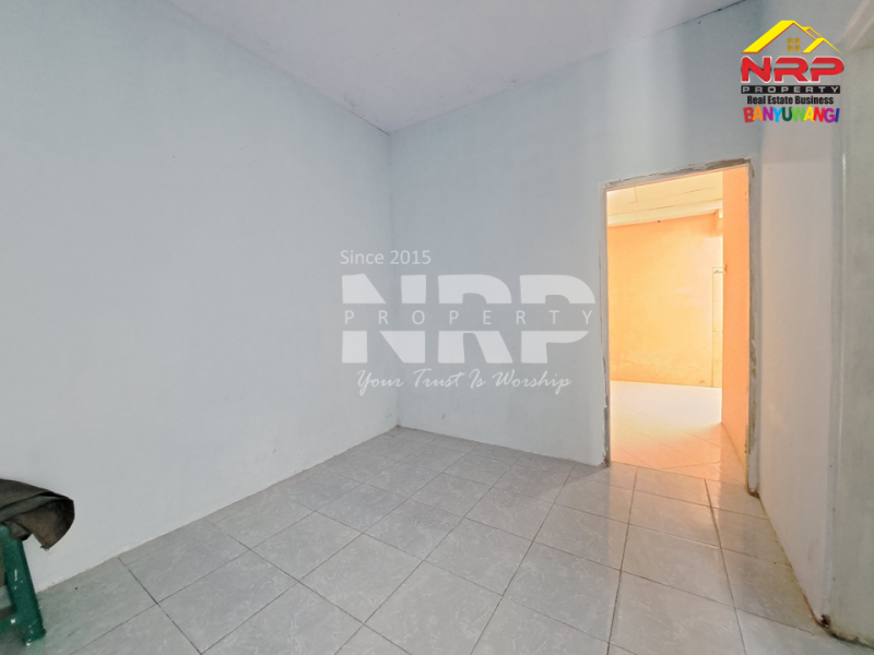 Dijual Rumah Minimalis Siap Huni di Boyolangu - Banyuwangi Jual rumah 100 jutaan di Banyuwangi Glagah  Dijual Rumah Minimalis Siap Huni di Boyolangu - Banyuwangi
Kawasan perumahan dekat dengan kawasan pendidikan ternama di banyuwangi&nbsp;

Luas Tanah : 72 NRP BANYUWANGI