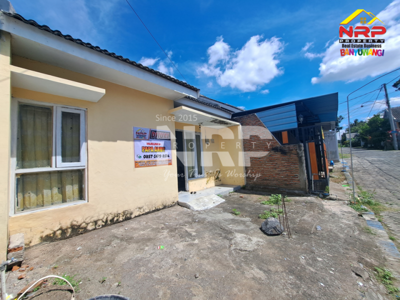 Dijual Rumah Minimalis Siap Huni di Boyolangu - Banyuwangi Jual rumah 100 jutaan di Banyuwangi Glagah  Dijual Rumah Minimalis Siap Huni di Boyolangu - Banyuwangi
Kawasan perumahan dekat dengan kawasan pendidikan ternama di banyuwangi&nbsp;

Luas Tanah : 72 NRP BANYUWANGI