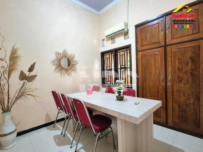 Dijual Rumah Minimalis Siap Huni di Perum. JPS Brawijaya - Banyuwangi Dijual Rumah Minimalis Siap Huni di Perum. JPS Brawijaya - Banyuwangi Dijual Rumah Minimalis Siap Huni di Perum. JPS Brawijaya - Banyuwangi
Lokasi Sangat Strategis di Belakang POLRESTA Banyuwangi

Luas Tanah : 120 M2 SHM
Luas NRP BANYUWANGI