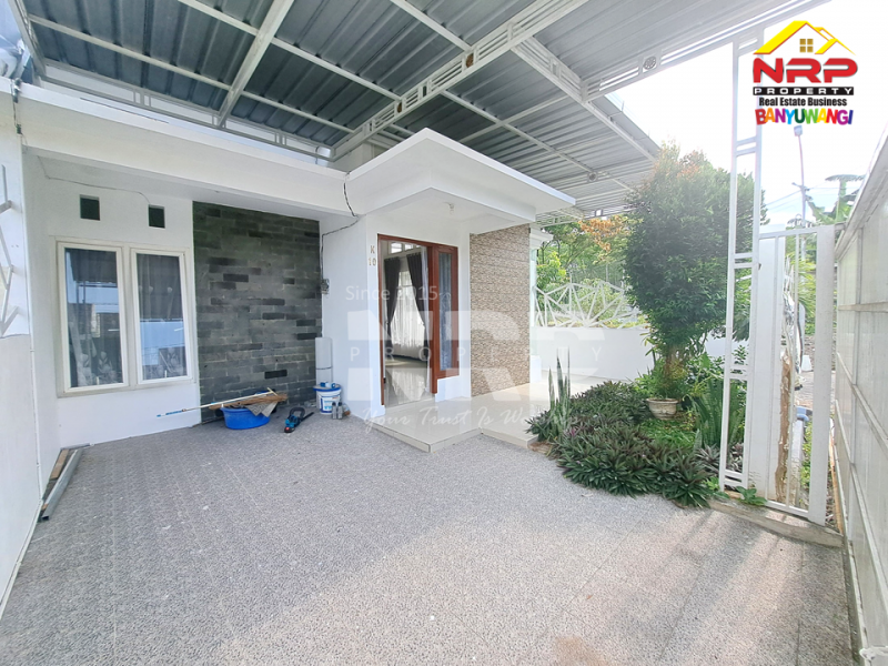 Dijual Rumah Minimalis Siap Huni di Perum Permata Banyuwangi Dijual Rumah Minimalis Siap Huni di Perum Permata Banyuwangi Dijual Rumah Minimalis Siap Huni di Perum Permata Banyuwangi
Llingkungan aman ( One Gate System ) dengan Security, Akses Jalan Sangat Lebar, Rindang dan NRP BANYUWANGI