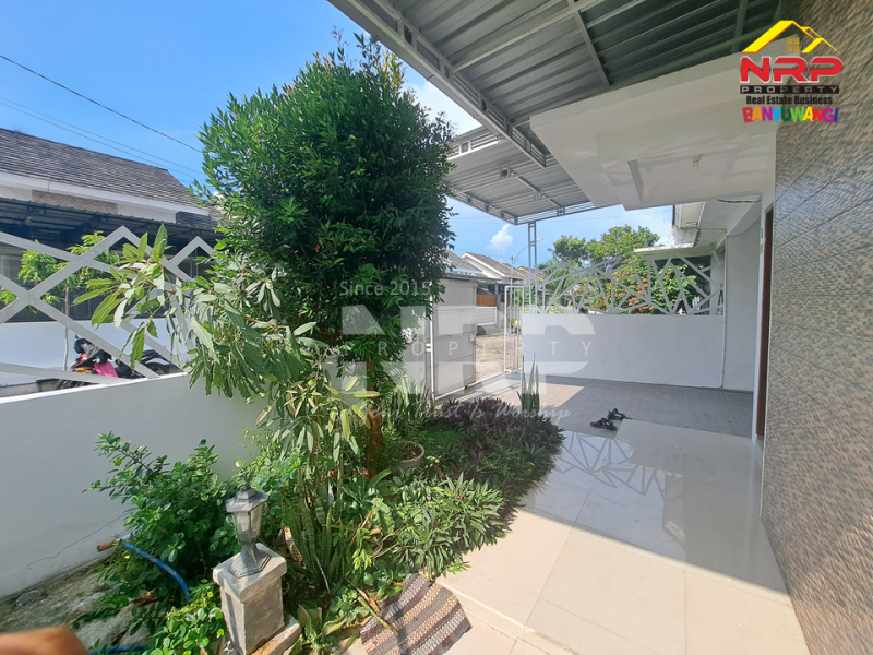 Dijual Rumah Minimalis Siap Huni di Perum Permata Banyuwangi Dijual Rumah Minimalis Siap Huni di Perum Permata Banyuwangi Dijual Rumah Minimalis Siap Huni di Perum Permata Banyuwangi
Llingkungan aman ( One Gate System ) dengan Security, Akses Jalan Sangat Lebar, Rindang dan NRP BANYUWANGI