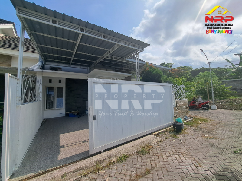 Dijual Rumah Minimalis Siap Huni di Perum Permata Banyuwangi Dijual Rumah Minimalis Siap Huni di Perum Permata Banyuwangi Dijual Rumah Minimalis Siap Huni di Perum Permata Banyuwangi
Llingkungan aman ( One Gate System ) dengan Security, Akses Jalan Sangat Lebar, Rindang dan NRP BANYUWANGI