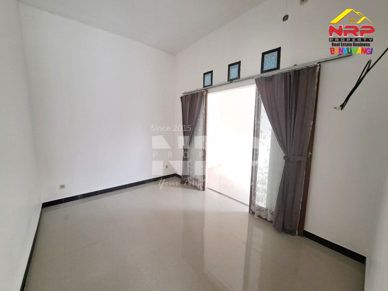 Dijual Rumah Minimalis Siap Huni di Perum Permata Banyuwangi Dijual Rumah Minimalis Siap Huni di Perum Permata Banyuwangi Dijual Rumah Minimalis Siap Huni di Perum Permata Banyuwangi
Llingkungan aman ( One Gate System ) dengan Security, Akses Jalan Sangat Lebar, Rindang dan NRP BANYUWANGI