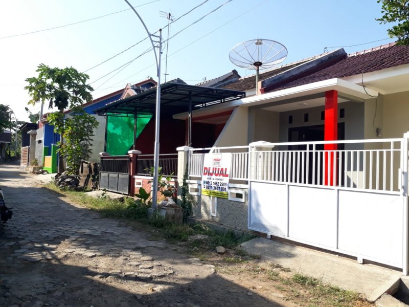 Dijual Rumah Minimalis Siap Huni di Perum Taman Permata Indah  Dijual Rumah Minimalis Siap Huni di Perum Taman Permata Indah  Banyuwangi  Dijual Rumah Minimalis Siap Huni di Perum Taman Permata Indah - BWI. Lokasi Strategis, Nyaman dan Asri dengan Akses jalan Aspal 1 Menit Dari Jalan NRP BANYUWANGI