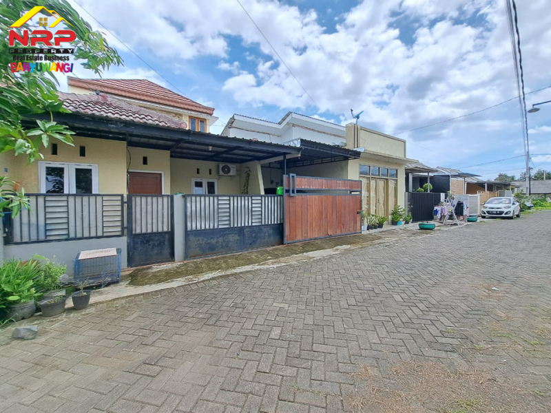 Dijual Rumah Modern 2 Lantai di Brawijaya  - Banyuwangi Dijual Rumah Modern 2 Lantai di Brawijaya  - Banyuwangi Dijual Rumah Modern 2 Lantai di Brawijaya&nbsp; - Banyuwangi
Lingkungan nyaman, aman dan bebas banjir.&nbsp;
Sangat Cocok Untuk Hunian Dekat dengan Fasilitas NRP BANYUWANGI
