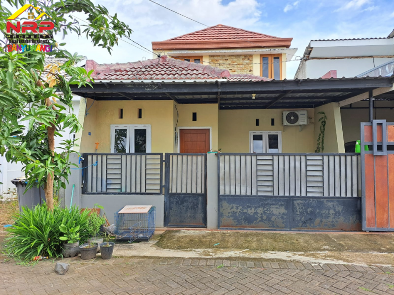 Dijual Rumah Modern 2 Lantai di Brawijaya  - Banyuwangi Dijual Rumah Modern 2 Lantai di Brawijaya  - Banyuwangi Dijual Rumah Modern 2 Lantai di Brawijaya&nbsp; - Banyuwangi
Lingkungan nyaman, aman dan bebas banjir.&nbsp;
Sangat Cocok Untuk Hunian Dekat dengan Fasilitas NRP BANYUWANGI