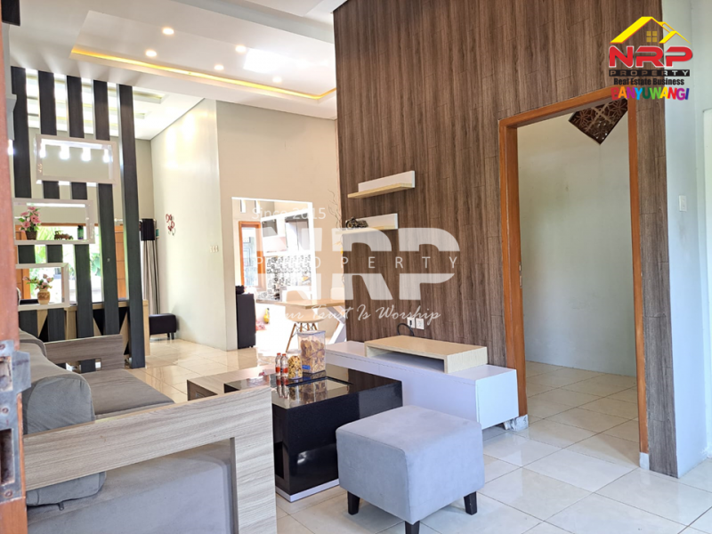 Dijual Rumah Modern Full Furniture di Sebelah Hotel El Royal Banyuwangi  Dijual Rumah Modern Full Furniture di Sebelah Hotel El Royal Banyuwangi  Dijual Rumah Modern Full Furniture di Sebelah Hotel El Royal Banyuwangi&nbsp;
Lokasi Sangat Strategis Dekat dengan Banyuwangi Park dan Fasilitas Pendidikan NRP BANYUWANGI