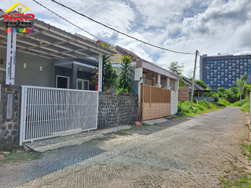 Dijual Rumah Modern Murah  Siap Huni  di depan Hotel Kokoon - Banyuwangi  Dijual Rumah Modern Murah  Siap Huni  di depan Hotel Kokoon - Banyuwangi  Dijual Rumah Modern Siap Huni&nbsp; di depan Hotel Kokoon - Banyuwangi&nbsp;
Lokasi Sangat Strategis terletak di Utara Banyuwangi Park&nbsp; dan eL Royal NRP BANYUWANGI