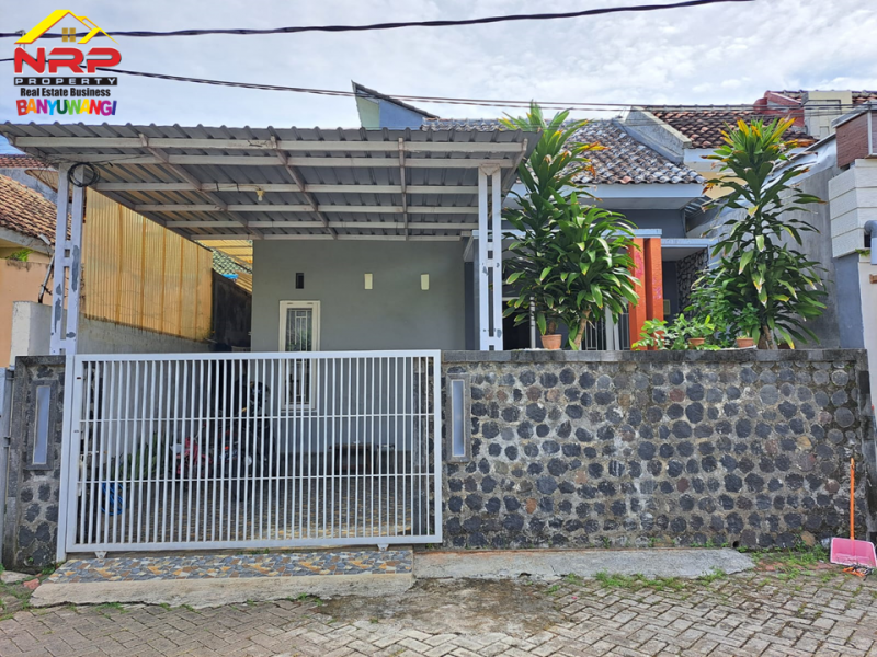 Dijual Rumah Modern Murah  Siap Huni  di depan Hotel Kokoon - Banyuwangi  Dijual Rumah Modern Murah  Siap Huni  di depan Hotel Kokoon - Banyuwangi  Dijual Rumah Modern Siap Huni&nbsp; di depan Hotel Kokoon - Banyuwangi&nbsp;
Lokasi Sangat Strategis terletak di Utara Banyuwangi Park&nbsp; dan eL Royal NRP BANYUWANGI