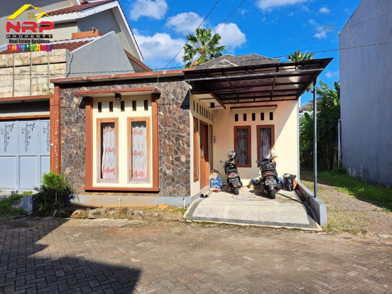 Dijual Rumah  Modern Siap Huni  Di Perum. Madania Residence - Genteng Dijual Rumah  Modern Siap Huni  Di Perum. Madania Residence - Genteng Dijual Rumah&nbsp; Modern Siap Huni&nbsp; Di Perum. Madania Residence - Genteng
Lokasi Strategis, Pusat Bisnis, Dekat Perbelanjaan dan Fasilitas NRP BANYUWANGI