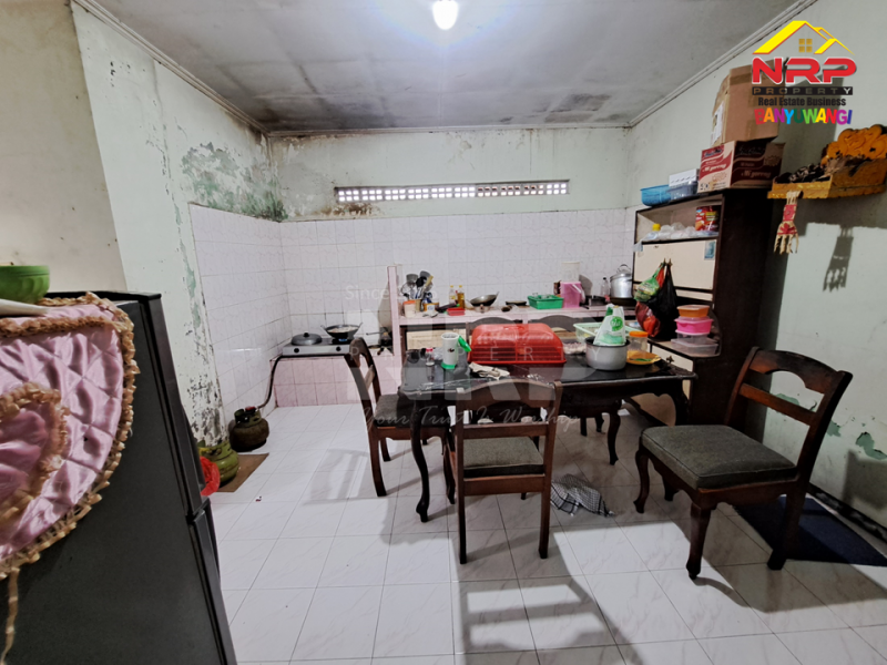 Dijual Rumah Murah di Belakang Kantor BSI Banyuwangi.  Dijual rumah murah banyuwangi kota depan informa  Dijual Rumah Murah di Belakang Kantor BSI Banyuwangi.&nbsp;
Berada di tengah kota Banyuwangi. Dekat pusat bisnis dan pertokoan Banyuwangi&nbsp;
Akses jl. RD NRP BANYUWANGI