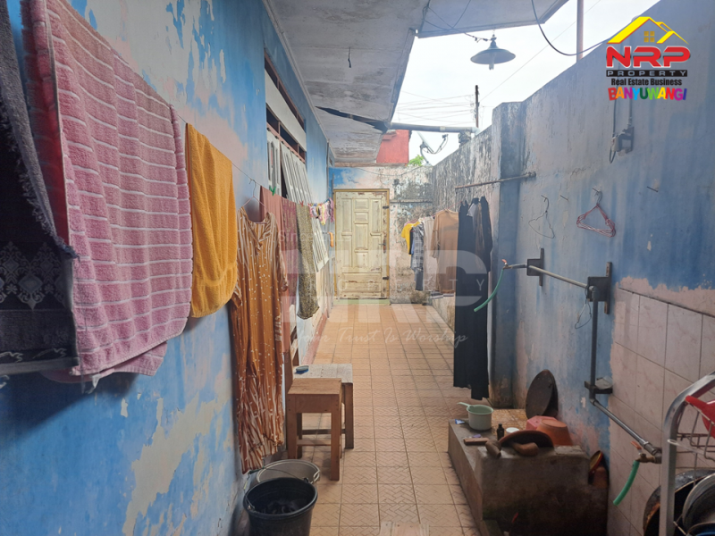 Dijual Rumah Murah di Belakang Kantor BSI Banyuwangi.  Dijual rumah murah banyuwangi kota depan informa  Dijual Rumah Murah di Belakang Kantor BSI Banyuwangi.&nbsp;
Berada di tengah kota Banyuwangi. Dekat pusat bisnis dan pertokoan Banyuwangi&nbsp;
Akses jl. RD NRP BANYUWANGI