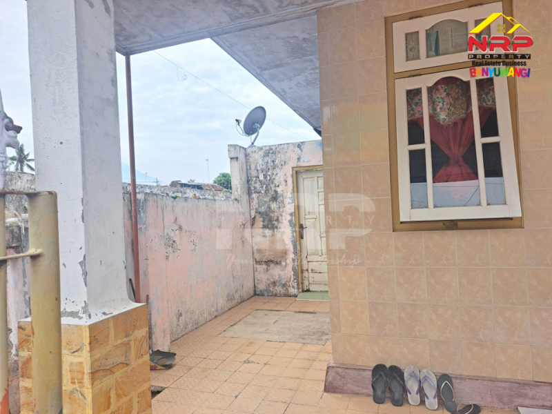 Dijual Rumah Murah di Belakang Kantor BSI Banyuwangi.  Dijual rumah murah banyuwangi kota depan informa  Dijual Rumah Murah di Belakang Kantor BSI Banyuwangi.&nbsp;
Berada di tengah kota Banyuwangi. Dekat pusat bisnis dan pertokoan Banyuwangi&nbsp;
Akses jl. RD NRP BANYUWANGI
