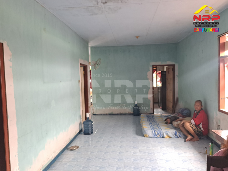 Dijual Rumah Murah di Belakang Kantor BSI Banyuwangi.  Dijual rumah murah banyuwangi kota depan informa  Dijual Rumah Murah di Belakang Kantor BSI Banyuwangi.&nbsp;
Berada di tengah kota Banyuwangi. Dekat pusat bisnis dan pertokoan Banyuwangi&nbsp;
Akses jl. RD NRP BANYUWANGI