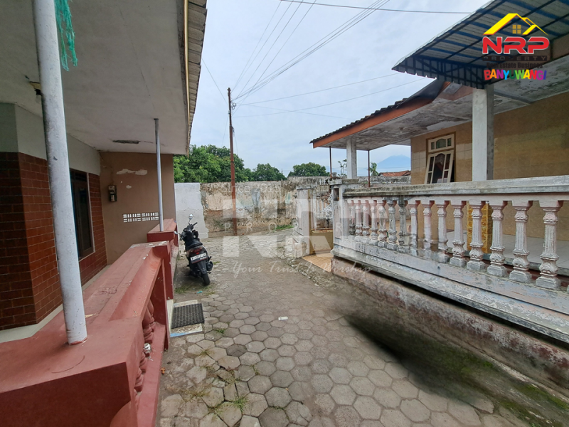 Dijual Rumah Murah di Belakang Kantor BSI Banyuwangi.  Dijual rumah murah banyuwangi kota depan informa  Dijual Rumah Murah di Belakang Kantor BSI Banyuwangi.&nbsp;
Berada di tengah kota Banyuwangi. Dekat pusat bisnis dan pertokoan Banyuwangi&nbsp;
Akses jl. RD NRP BANYUWANGI