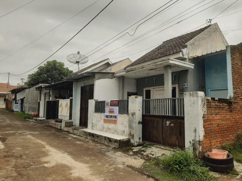 Dijual Rumah Murah Di Perum. Puri Brawijaya Banyuwangi Dijual Rumah Murah Di Perum. Puri Brawijaya Banyuwangi Dijual Rumah Murah Di Perum. Puri Brawijaya Banyuwangi
Hunian Strategis Pusat Kota dengan Lingkungan sejuk, asri dan mudah diakses

Fasilitas : Ruang Tamu, NRP BANYUWANGI