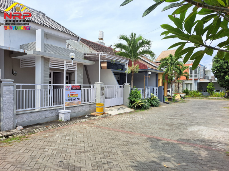 Dijual Rumah Murah Minimalis Siap Huni di Perum. Mendut Regency - Banyuwangi  Dijual Rumah Murah Minimalis Siap Huni di Perum. Mendut Regency - Banyuwangi  Dijual Rumah Murah Minimalis Siap Huni di Perum. Mendut Regency - Banyuwangi
Hunian Exclusive terletak di Kawasan Perumahan Elit di Pusat Kota Banyuwangi
Di NRP BANYUWANGI