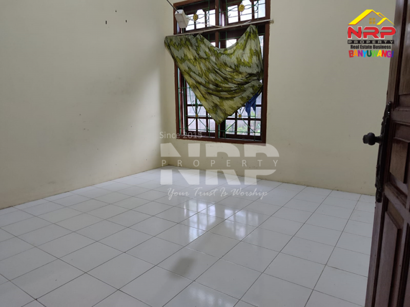 Dijual Rumah Murah Sangat Luas di Muncar - Banyuwangi  Jual rumah murah di Muncar Banyuwangi  Dijual Rumah Murah Sangat Luas di Muncar - Banyuwangi&nbsp;
Lokasi pinggir jln paving desa, Akses Mobil dan Motor&nbsp;

Luas Tanah : 1.730 M2
Luas NRP BANYUWANGI