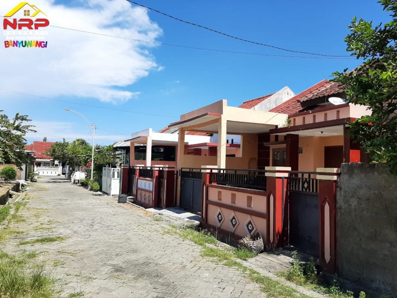 Dijual Rumah Pojok dengan Halaman Luas di Perum Brawijaya Regency Banyuwangi Dijual Rumah Pojok dengan Halaman Luas di Perum Brawijaya Regency Banyuwangi Dijual Rumah Pojok dengan Halaman Luas di Perum Brawijaya Regency Banyuwangi
Hunian Nyaman di Pusat Kota Banyuwangi
Akses 0 Jalan Provinsi "Jl. NRP BANYUWANGI