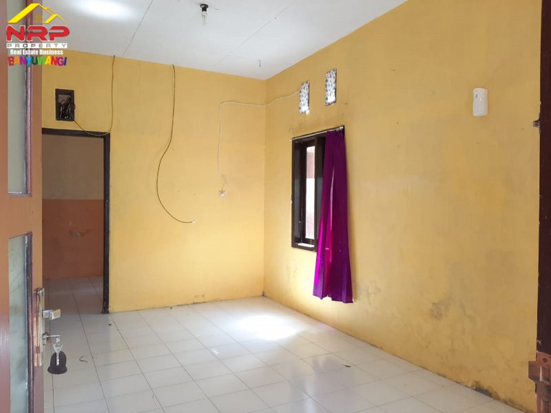 Dijual Rumah Pojok dengan Halaman Luas di Perum Brawijaya Regency Banyuwangi Dijual Rumah Pojok dengan Halaman Luas di Perum Brawijaya Regency Banyuwangi Dijual Rumah Pojok dengan Halaman Luas di Perum Brawijaya Regency Banyuwangi
Hunian Nyaman di Pusat Kota Banyuwangi
Akses 0 Jalan Provinsi "Jl. NRP BANYUWANGI