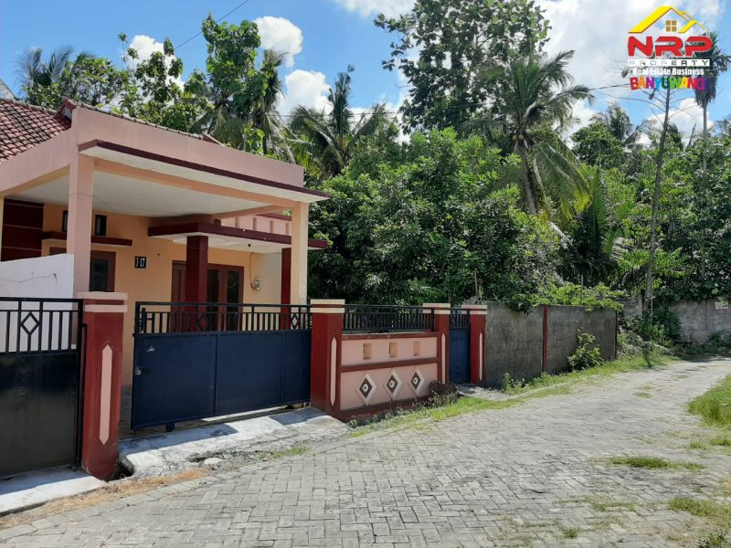 Dijual Rumah Pojok dengan Halaman Luas di Perum Brawijaya Regency Banyuwangi Dijual Rumah Pojok dengan Halaman Luas di Perum Brawijaya Regency Banyuwangi Dijual Rumah Pojok dengan Halaman Luas di Perum Brawijaya Regency Banyuwangi
Hunian Nyaman di Pusat Kota Banyuwangi
Akses 0 Jalan Provinsi "Jl. NRP BANYUWANGI