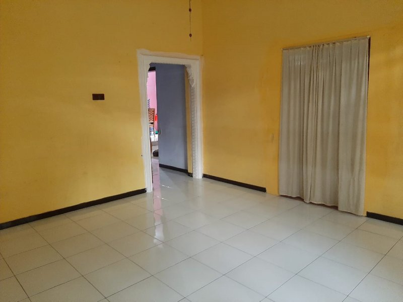 Dijual Rumah Pribadi + Rukos Murah Sangat Strategis Prospek di Tengah Kota Banyuwangi Dijual Rumah Pribadi + Rukos Murah Sangat Strategis Prospek di Tengah Kota Banyuwangi Dijual Rumah Pribadi + Rukos Murah Sangat Strategis Prospek di Tengah Kota Banyuwangi
Timur DPRD Banyuwangi

Luas Tanah : 300 m2
Luas Bangunan : 200 NRP BANYUWANGI