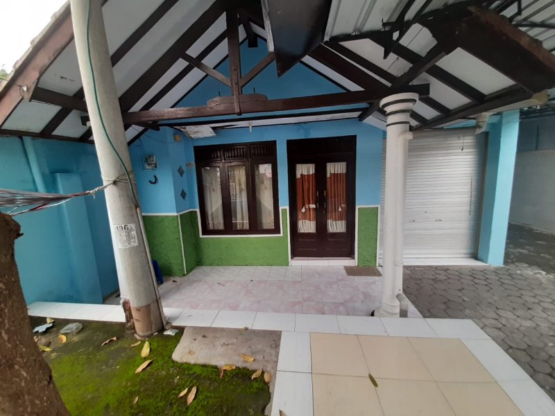 Dijual Rumah Pribadi + Rukos Murah Sangat Strategis Prospek di Tengah Kota Banyuwangi Dijual Rumah Pribadi + Rukos Murah Sangat Strategis Prospek di Tengah Kota Banyuwangi Dijual Rumah Pribadi + Rukos Murah Sangat Strategis Prospek di Tengah Kota Banyuwangi
Timur DPRD Banyuwangi

Luas Tanah : 300 m2
Luas Bangunan : 200 NRP BANYUWANGI