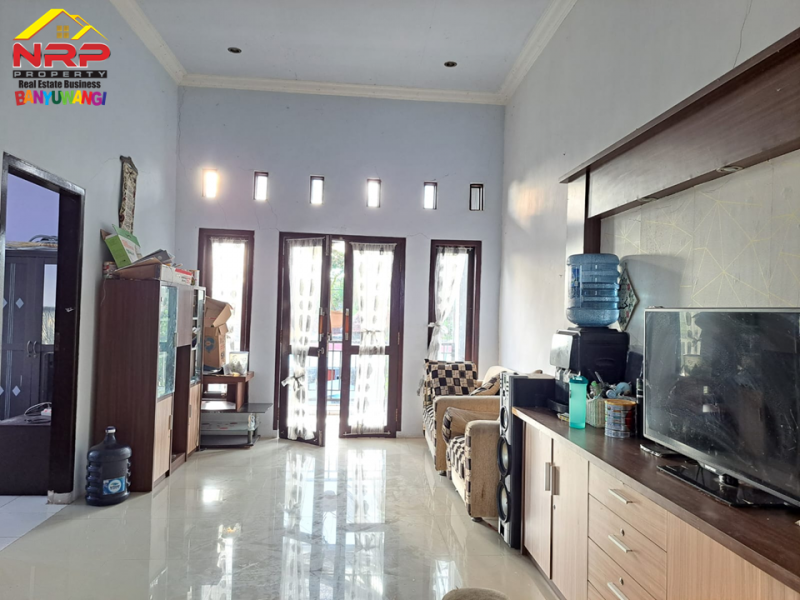 Dijual Rumah + Ruang Usaha Hook 2 Lantai di Kaligondo, Genteng - Banyuwangi  Dijual Rumah + Ruang Usaha Hook 2 Lantai di Kaligondo, Genteng - Banyuwangi  Dijual Rumah + Ruang Usaha Hook 2 Lantai di Kaligondo, Genteng - Banyuwangi&nbsp;
Dekat dengan Fasilitas Pendidikan dan Transportasi&nbsp;
Cocok untuk hunian NRP BANYUWANGI