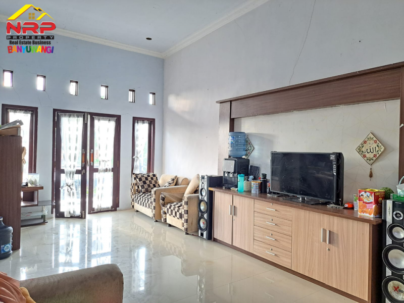 Dijual Rumah + Ruang Usaha Hook 2 Lantai di Kaligondo, Genteng - Banyuwangi  Dijual Rumah + Ruang Usaha Hook 2 Lantai di Kaligondo, Genteng - Banyuwangi  Dijual Rumah + Ruang Usaha Hook 2 Lantai di Kaligondo, Genteng - Banyuwangi&nbsp;
Dekat dengan Fasilitas Pendidikan dan Transportasi&nbsp;
Cocok untuk hunian NRP BANYUWANGI