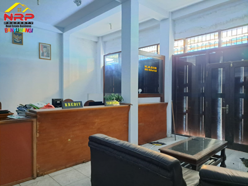 Dijual Rumah + Ruang Usaha Hook 2 Lantai di Kaligondo, Genteng - Banyuwangi  Dijual Rumah + Ruang Usaha Hook 2 Lantai di Kaligondo, Genteng - Banyuwangi  Dijual Rumah + Ruang Usaha Hook 2 Lantai di Kaligondo, Genteng - Banyuwangi&nbsp;
Dekat dengan Fasilitas Pendidikan dan Transportasi&nbsp;
Cocok untuk hunian NRP BANYUWANGI