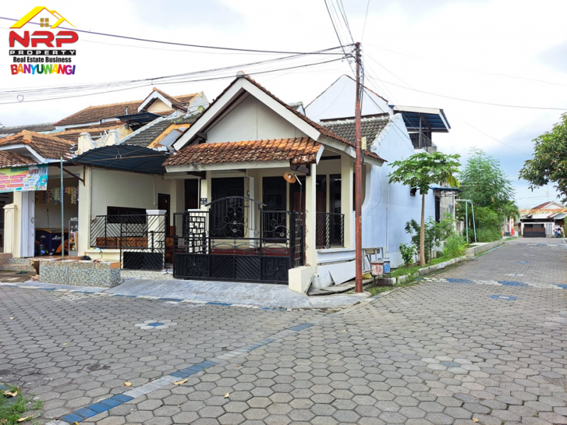 Dijual Rumah + Ruang Usaha Hook 2 Lantai di Perum. GGM Klatak - Banyuwangi  Dijual Rumah + Ruang Usaha Hook 2 Lantai di Perum. GGM Klatak - Banyuwangi  Dijual Rumah + Ruang Usaha Hook 2 Lantai di Perum. GGM Klatak - Banyuwangi&nbsp;
Lokasi Sangat Strategis berada di Depan Resto Ayam Betutu Mbk Timah
Dekat NRP BANYUWANGI