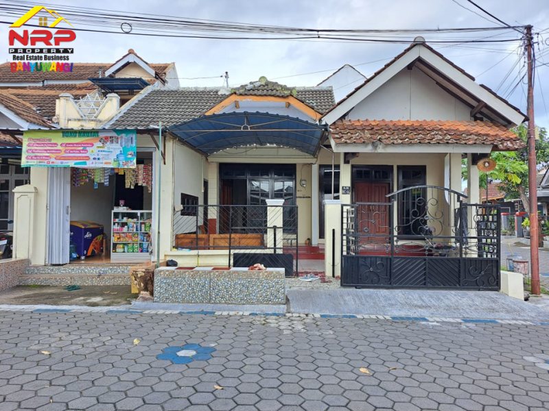 Dijual Rumah + Ruang Usaha Hook 2 Lantai di Perum. GGM Klatak - Banyuwangi  Dijual Rumah + Ruang Usaha Hook 2 Lantai di Perum. GGM Klatak - Banyuwangi  Dijual Rumah + Ruang Usaha Hook 2 Lantai di Perum. GGM Klatak - Banyuwangi&nbsp;
Lokasi Sangat Strategis berada di Depan Resto Ayam Betutu Mbk Timah
Dekat NRP BANYUWANGI