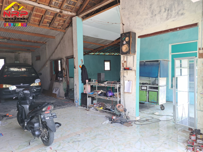 Dijual Rumah + Ruang Usaha Tepi Jl. Airlangga - Banyuwangi  Dijual Rumah + Ruang Usaha Tepi Jl. Airlangga - Banyuwangi  Dijual Rumah + Ruang Usaha Tepi Jl. Airlangga - Banyuwangi&nbsp;
Lokasi Sangat strategis 500 Meter dari Jl. Utama Adisucipto&nbsp;
Dekat dengan Fasilitas NRP BANYUWANGI