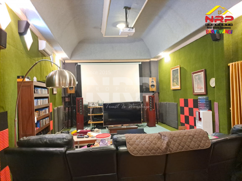 Dijual Rumah Mewah dan Luas di Perum. Taman Indah Sutri-Banyuwangi  Dijual Rumah Murah Mewah dan Luas di Banyuwangi Kota  Dijual Rumah Sangat Luas di Perum. Taman Indah Sutri-Banyuwangi&nbsp;
Berada dipusat kota banyuwangi. Belakang Hotel Santika&nbsp;
Dekat dengan Fasilitas NRP BANYUWANGI