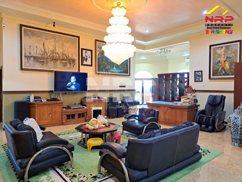 Dijual Rumah Mewah dan Luas di Perum. Taman Indah Sutri-Banyuwangi  Dijual Rumah Murah Mewah dan Luas di Banyuwangi Kota  Dijual Rumah Sangat Luas di Perum. Taman Indah Sutri-Banyuwangi&nbsp;
Berada dipusat kota banyuwangi. Belakang Hotel Santika&nbsp;
Dekat dengan Fasilitas NRP BANYUWANGI